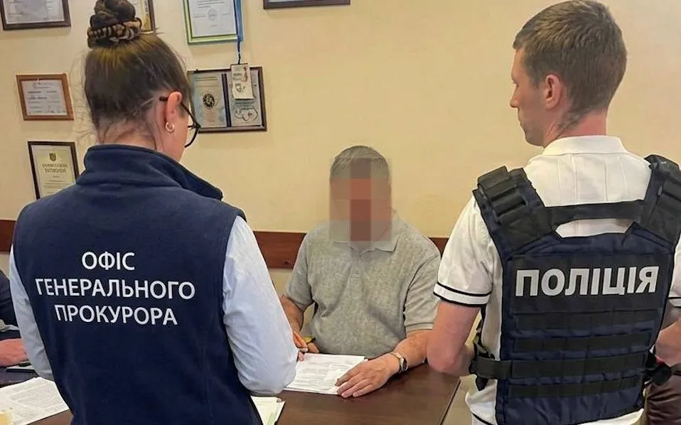 Бывшего одесского чиновника подозревают в переплате 11,4 млн грн за квартиры для детей-сирот