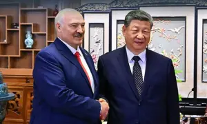 Видео: бойцы ВСУ подняли флаг на Антоновском мосту и включили гимн