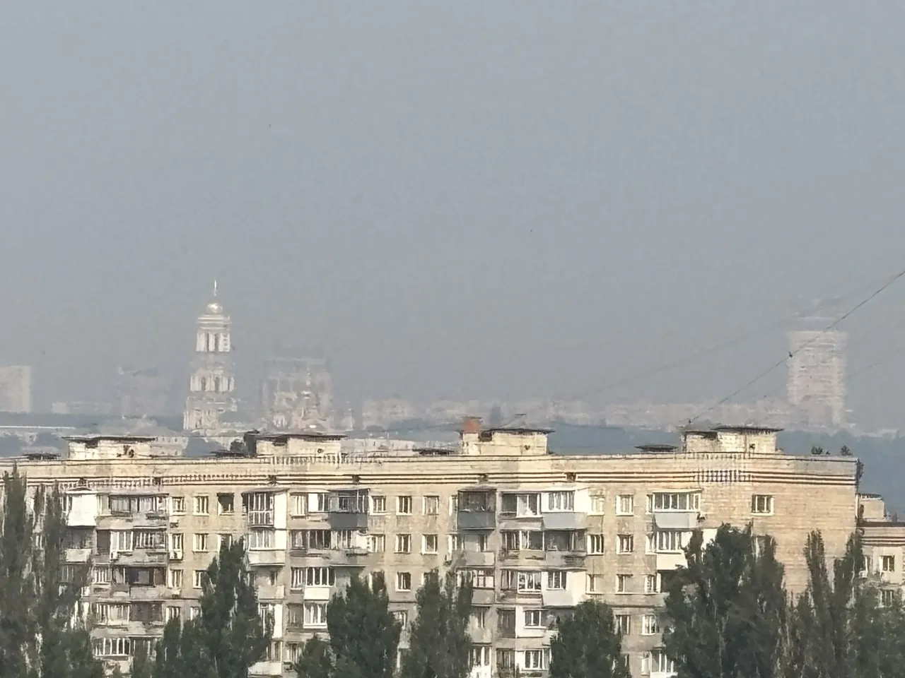 Після масованої атаки РФ у Києві різко погіршилася якість повітря