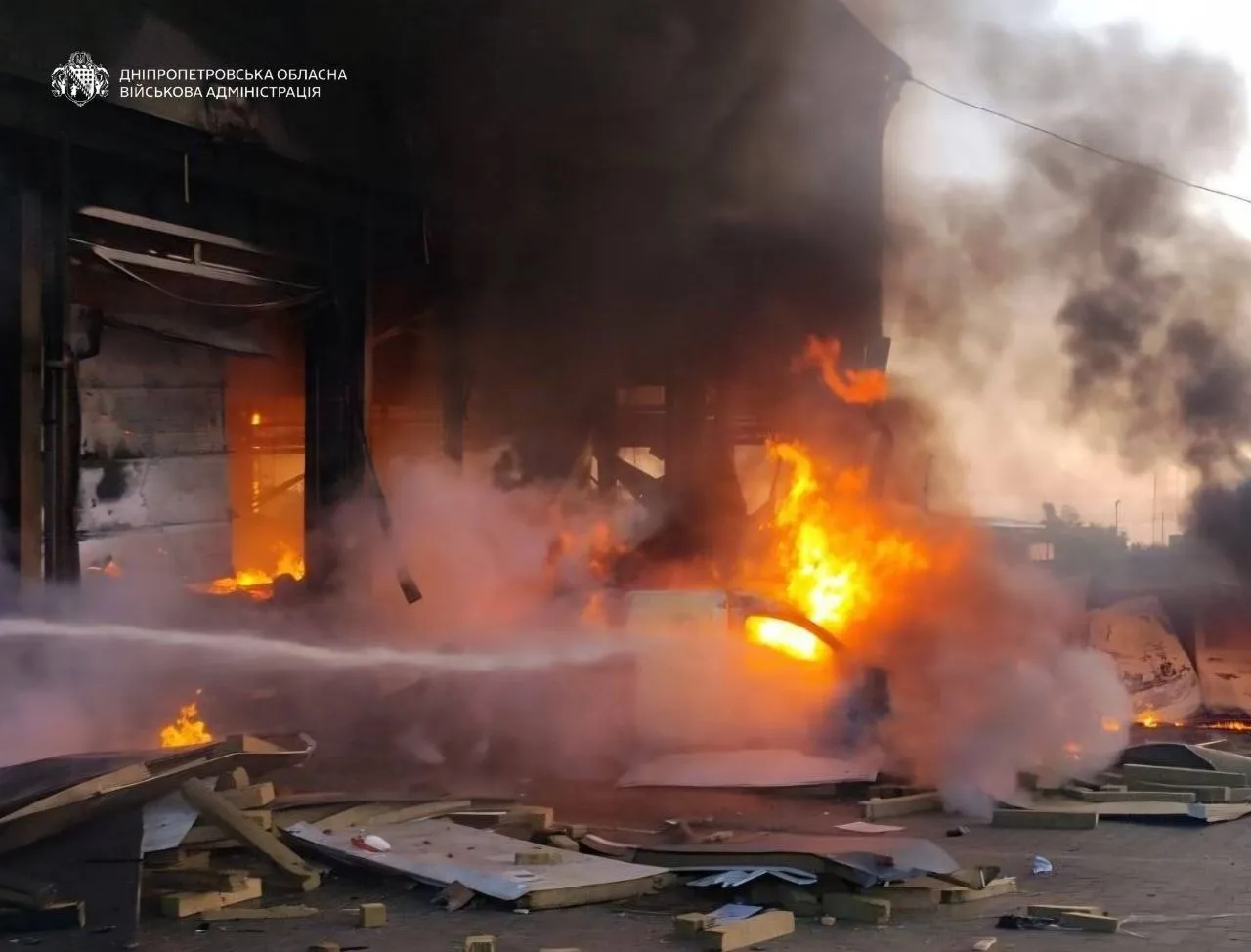 Відео: Після атаки росіян палають кілька сортувальних терміналів Нової пошти