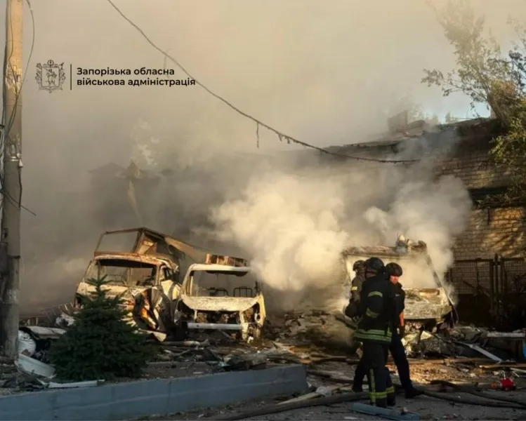 Россия сбросила авиабомбы на Запорожье: тысячи людей остались без света