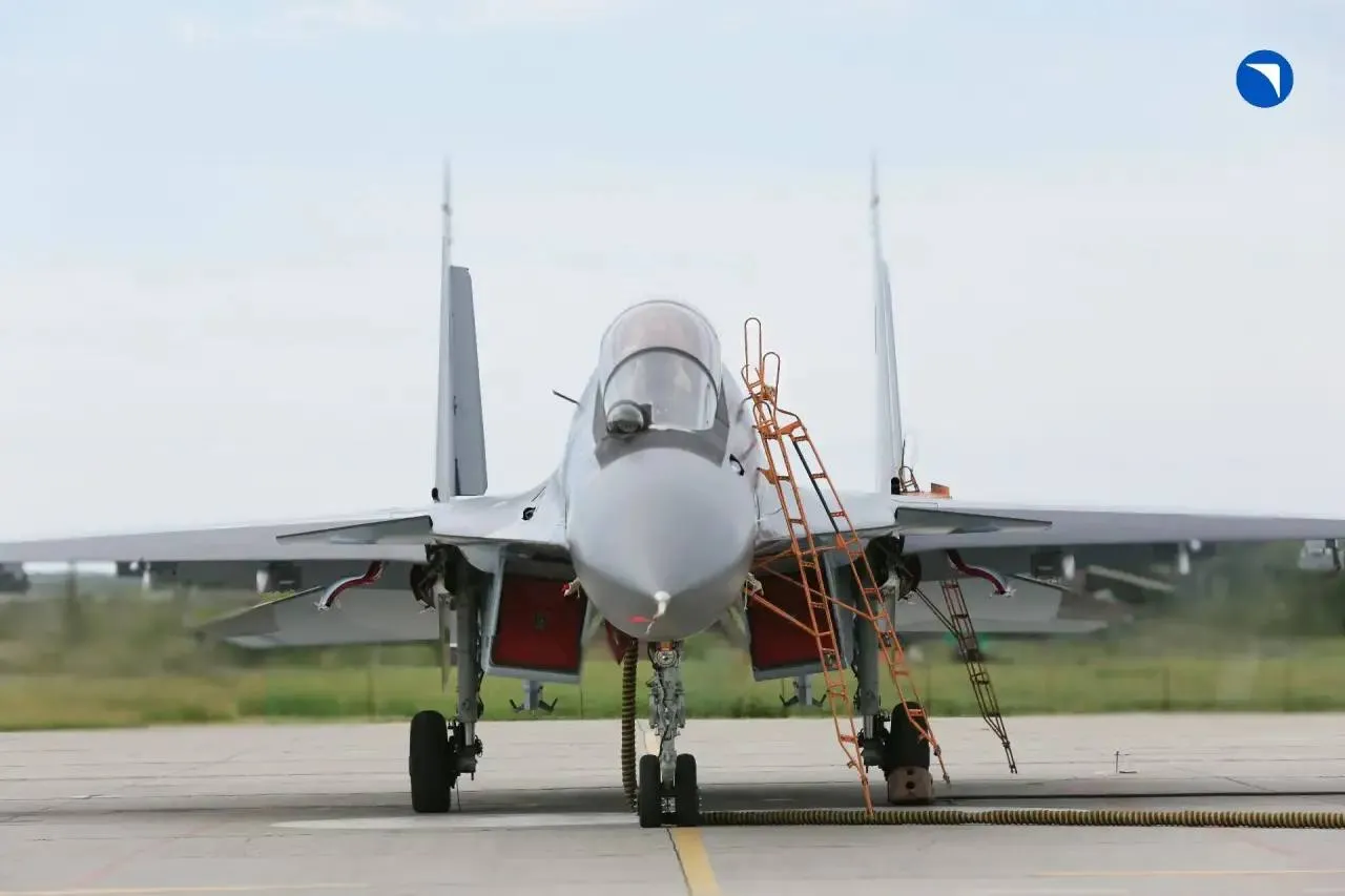 Фото: Россия получила новую партию истребителей Су-30СМ2 и бомбардировщиков Су-34