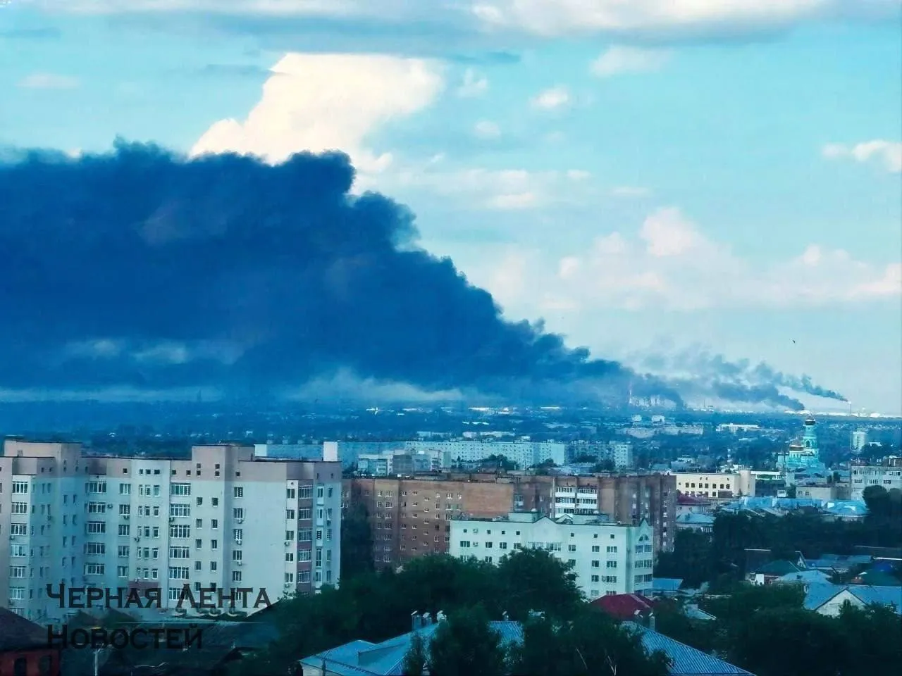 (Відео) У Самарській області рф після атаки горить Сизранський НПЗ