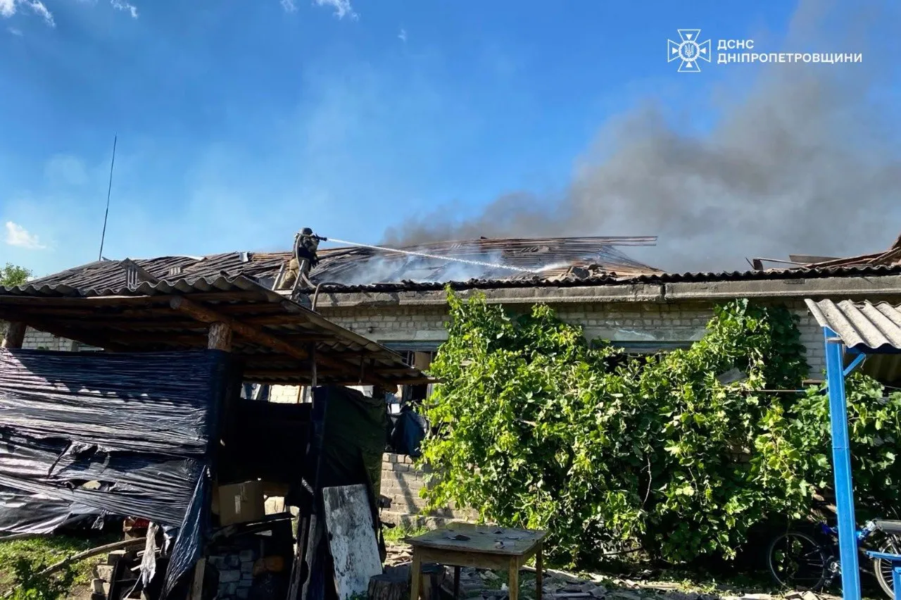 На Дніпропетровщині через повторний удар росії поранено рятувальників