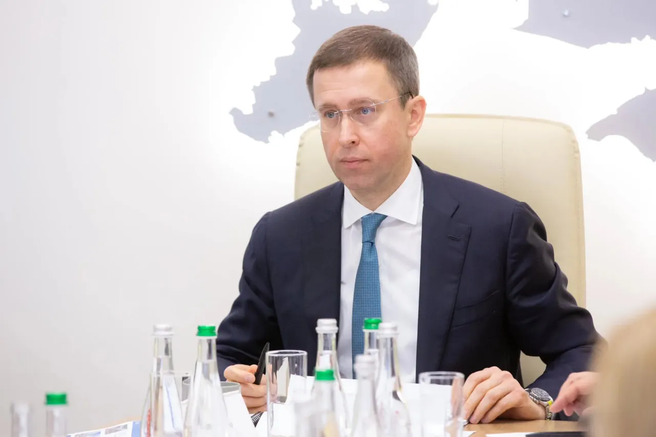 Корецкий провел встречу с фракцией «Слуга народа» накануне голосования по кандидатуре премьер-министра