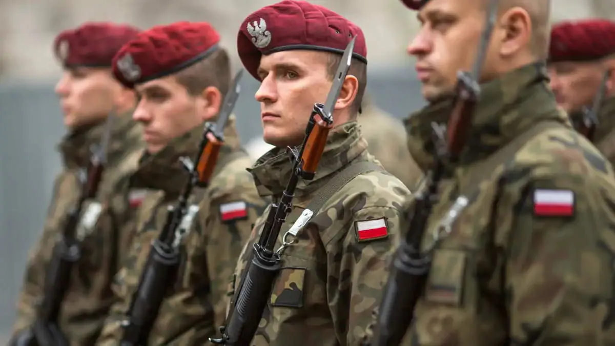 Польща вивчає досвід України для посилення військової дисципліни
