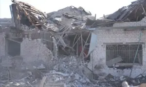 Russia strikes a residential district of Zaporizhzhia: high-rise building damaged, one injured