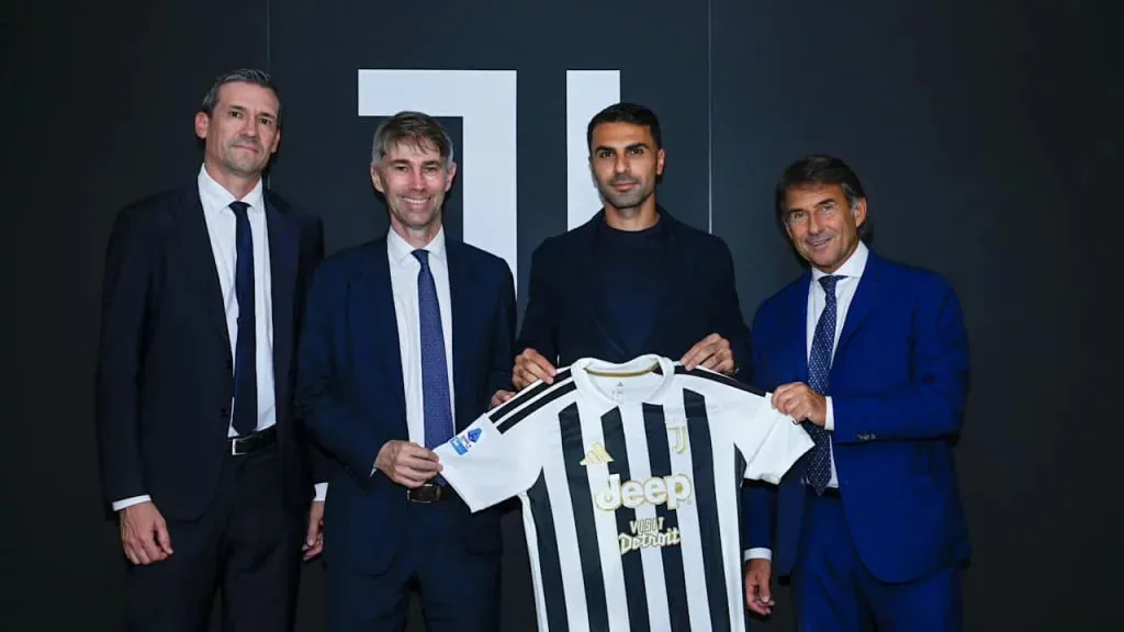 Obrońca Zeki Çelik dołączył do drużyny Juventusu