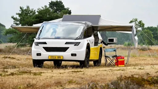 Studenci z Holandii stworzyli pierwszy na świecie karetkę zasilaną energią słoneczną