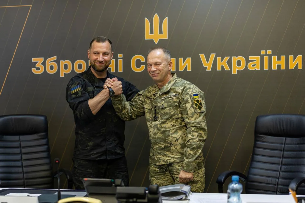 Сырский сообщил о передаче полномочий новому главнокомандующему ВСУ Драпатому