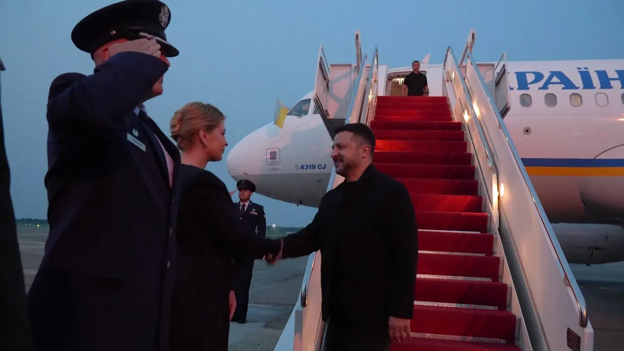 Відео: Зеленський прибув до США для зустрічі з Трампом