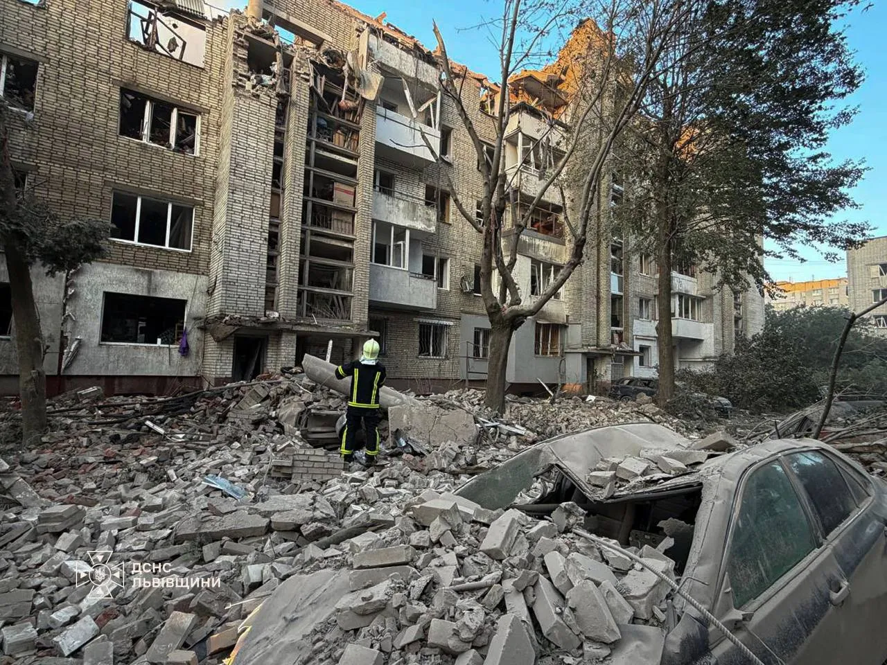 У Львові знешкодили бойову частину ракети, що не здетонувала після удару