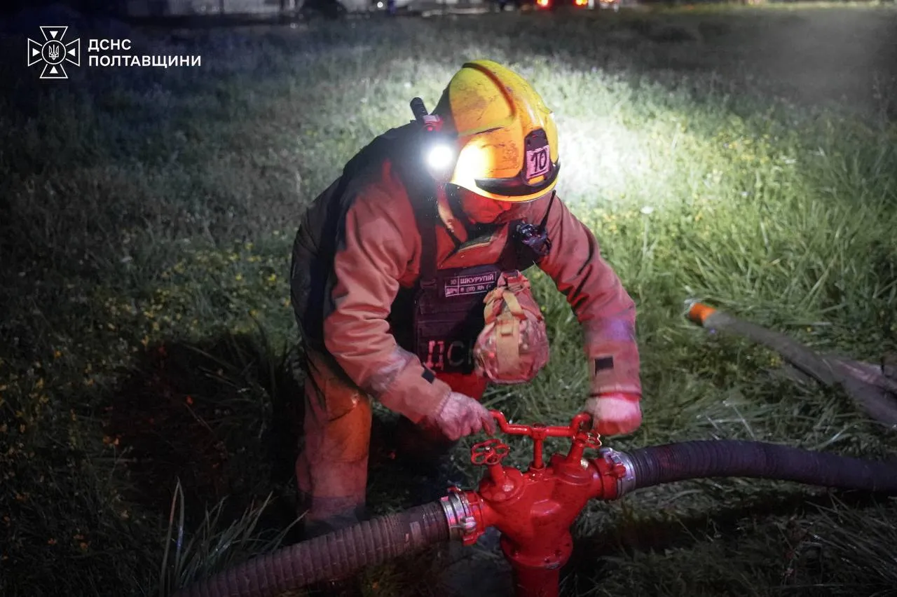Фото: російські дрони вбили людину на Полтавщині та атакували Нову пошту