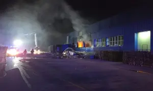 Фото: російські дрони вдруге за добу атакували склад Rozetka у Броварах