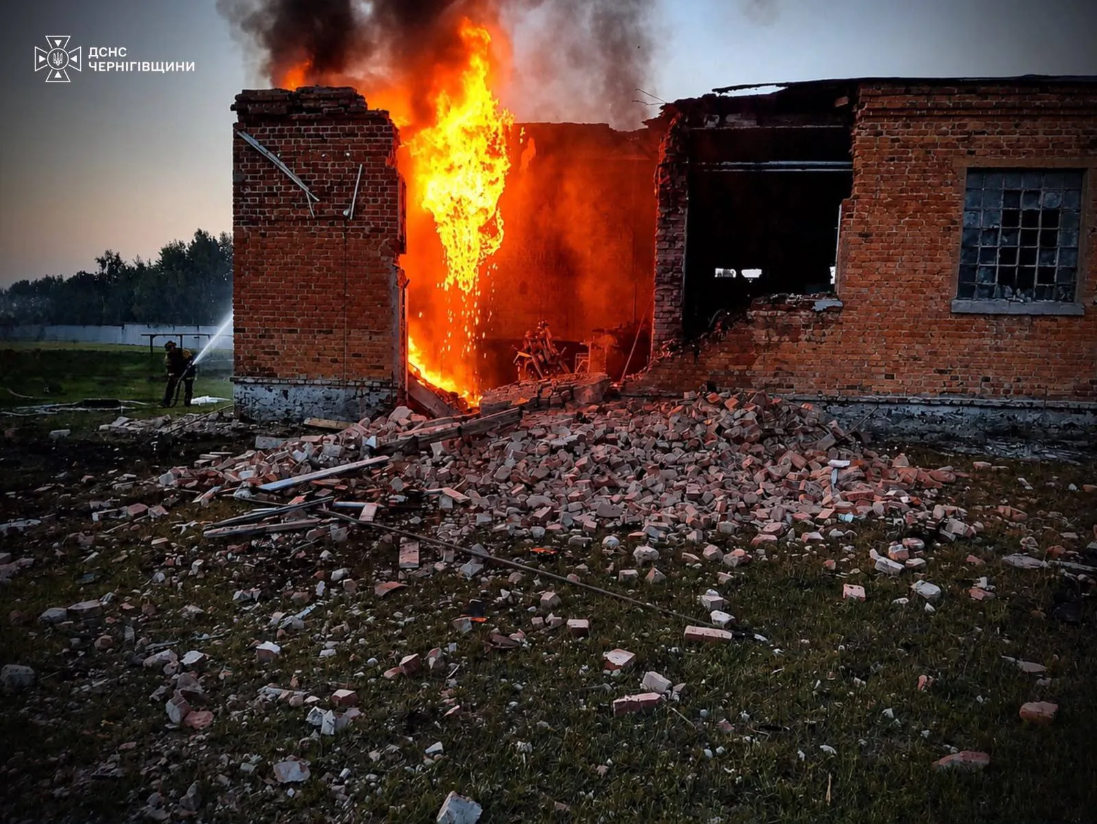 РФ атакувала харчове підприємство на Чернігівщині, є постраждалі