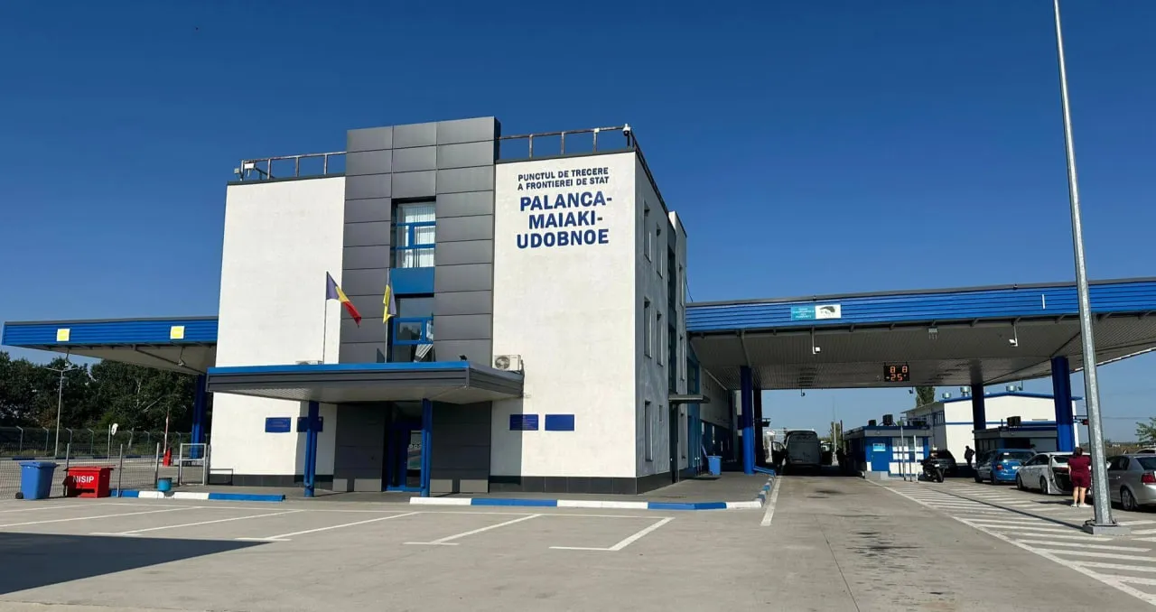 In the Odesa region, traffic to border crossings with Moldova has been restricted due to an attack by the Russian Federation