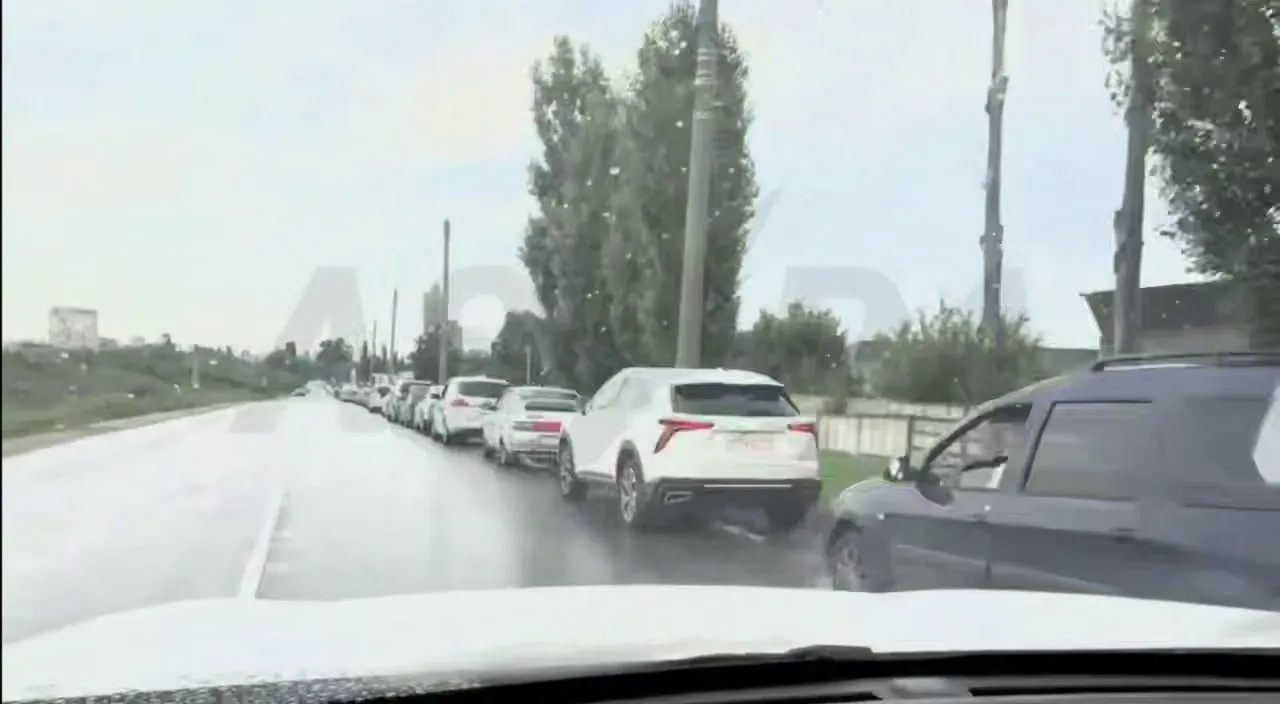 In the Lipetsk Region of the Russian Federation, lines have formed at gas stations due to a fuel shortage