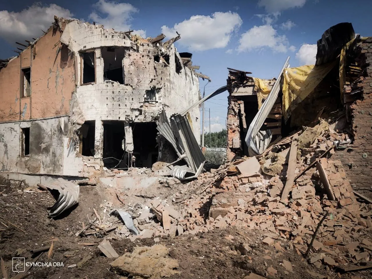 Russians destroyed 20 buildings in an airstrike on Sumy; one person was killed