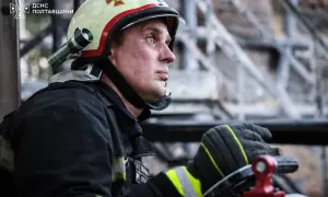 Окупанти скинули вибухівку на таксі у передмісті Херсона, є поранений