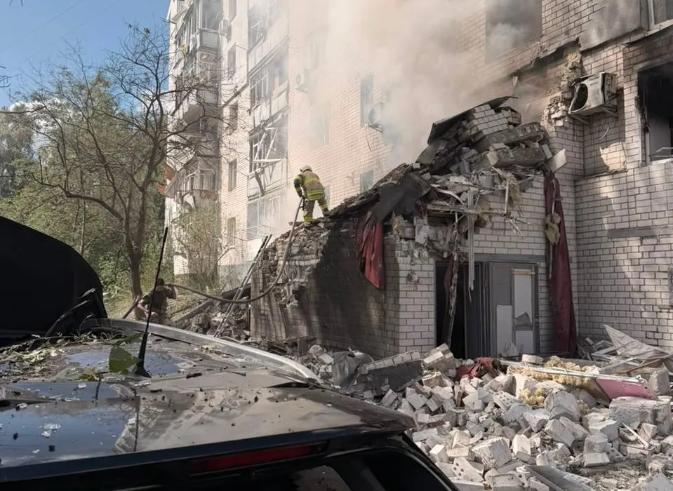 Russia struck a high-rise building in Chernihiv with a drone