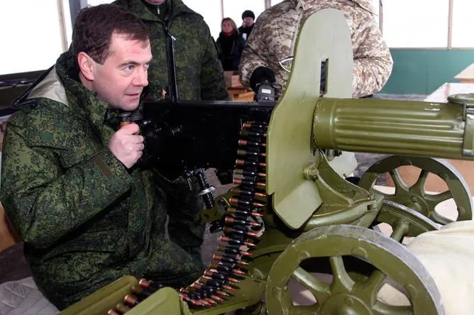 Медведев пригрозил нанести удары по Берлину
