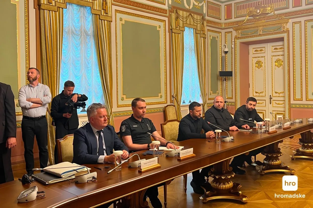 Зеленский выступил с заявлением после первого раунда переговоров со спецпредставителями Трампа
