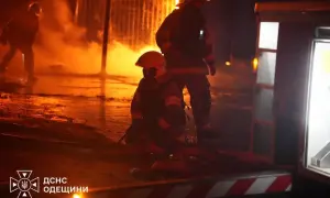 В Никополе сгорел рейсовый автобус после удара со стороны РФ