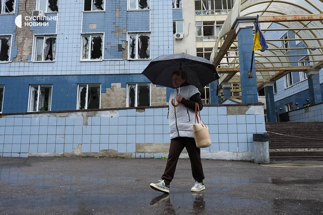 Фото: Росія вдарила по пологовому будинку у Подільському районі Києва