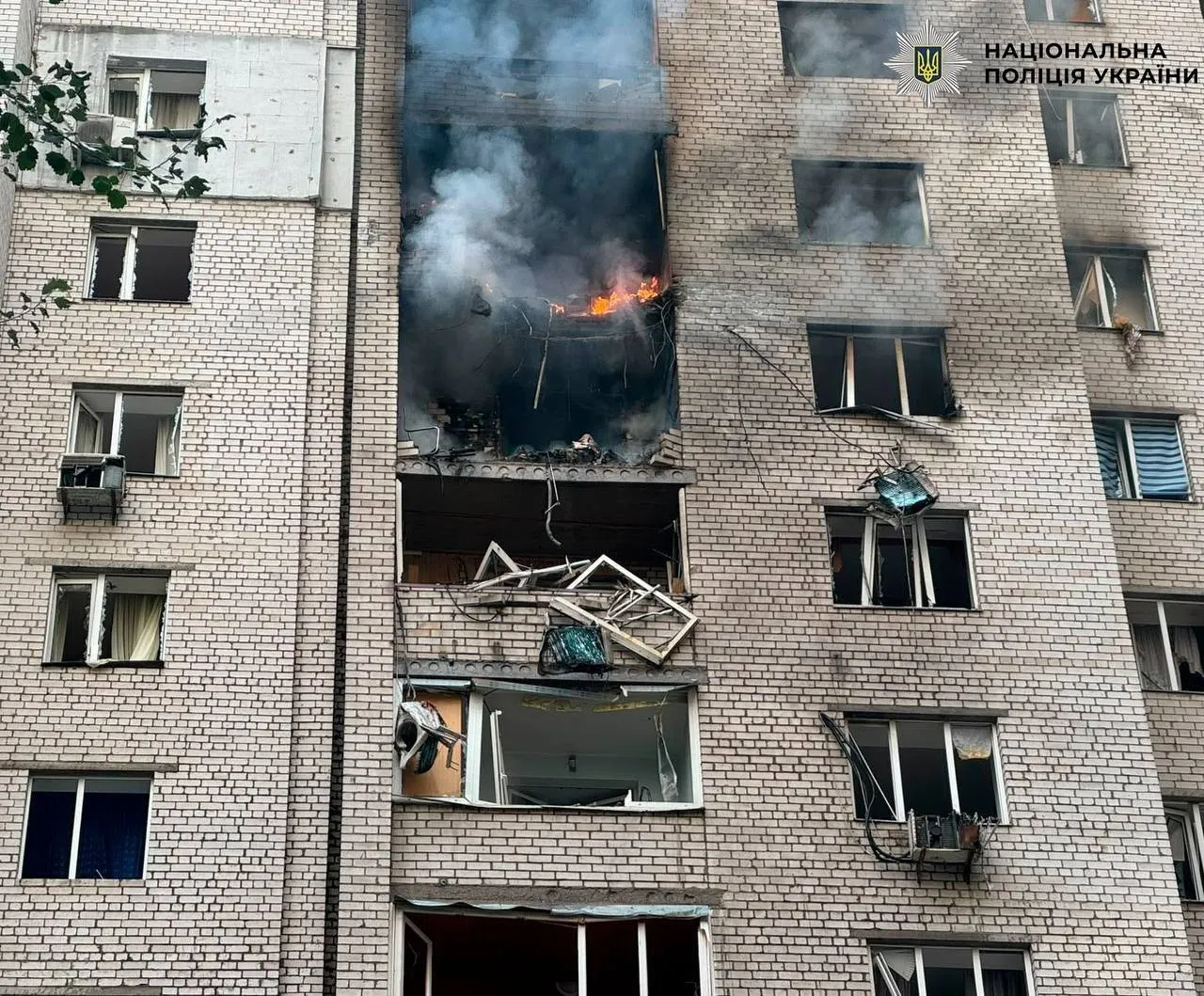 Фото, відео: Росія п'яту добу поспіль атакує Київ та область