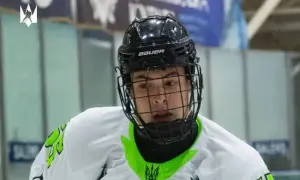 Фото: река Лыбидь в Киеве пожелтела