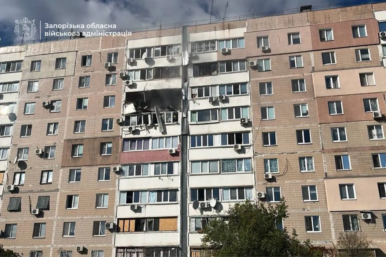 Российский дрон попал в жилой многоэтажный дом в Запорожье