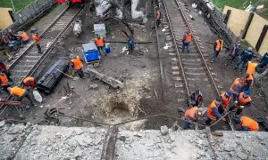 Видео: ремонт Борщаговского путепровода на проспекте Комарова
