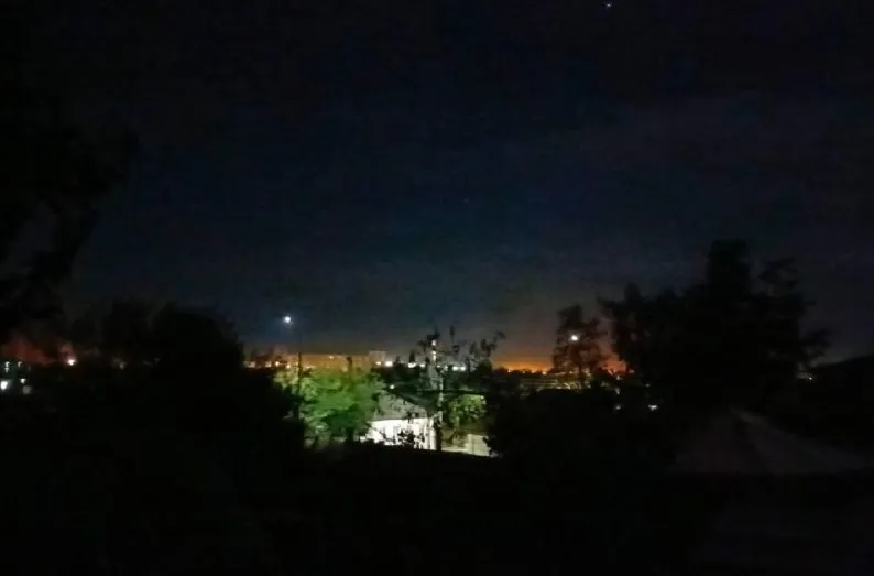 سمع دوي انفجارات في مدينة لوغانسك المحتلة وبدأ الإنترنت في الانقطاع