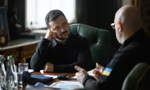 В российском Белгороде ночью прогремели взрывы, на землю сыпались обломки