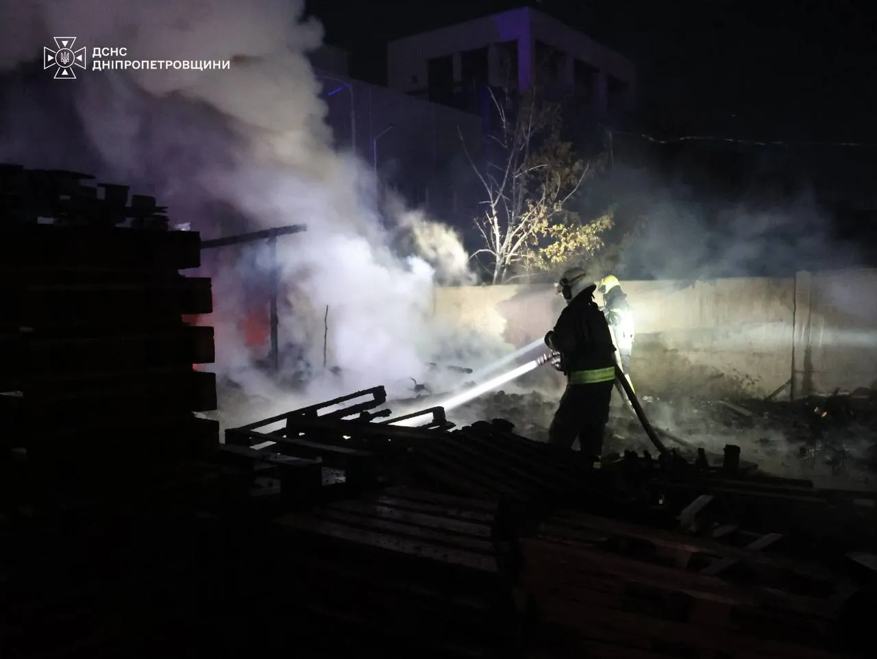 Фото: Росія вдарила по ТРЦ на Дніпропетровщині