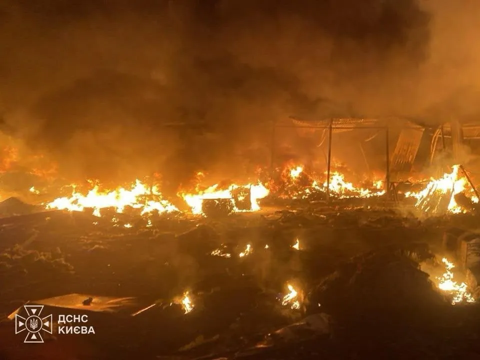 Росія атакувала Київ: рятувальники показали наслідки ударів