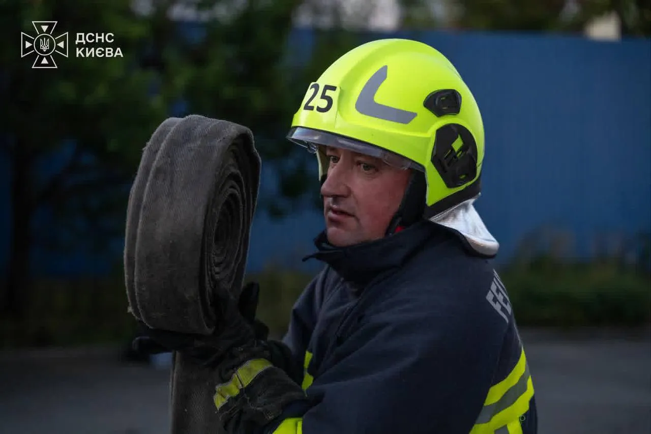 Photo: Rescue workers show the aftermath of the Russian shelling of Kyiv on September 15
