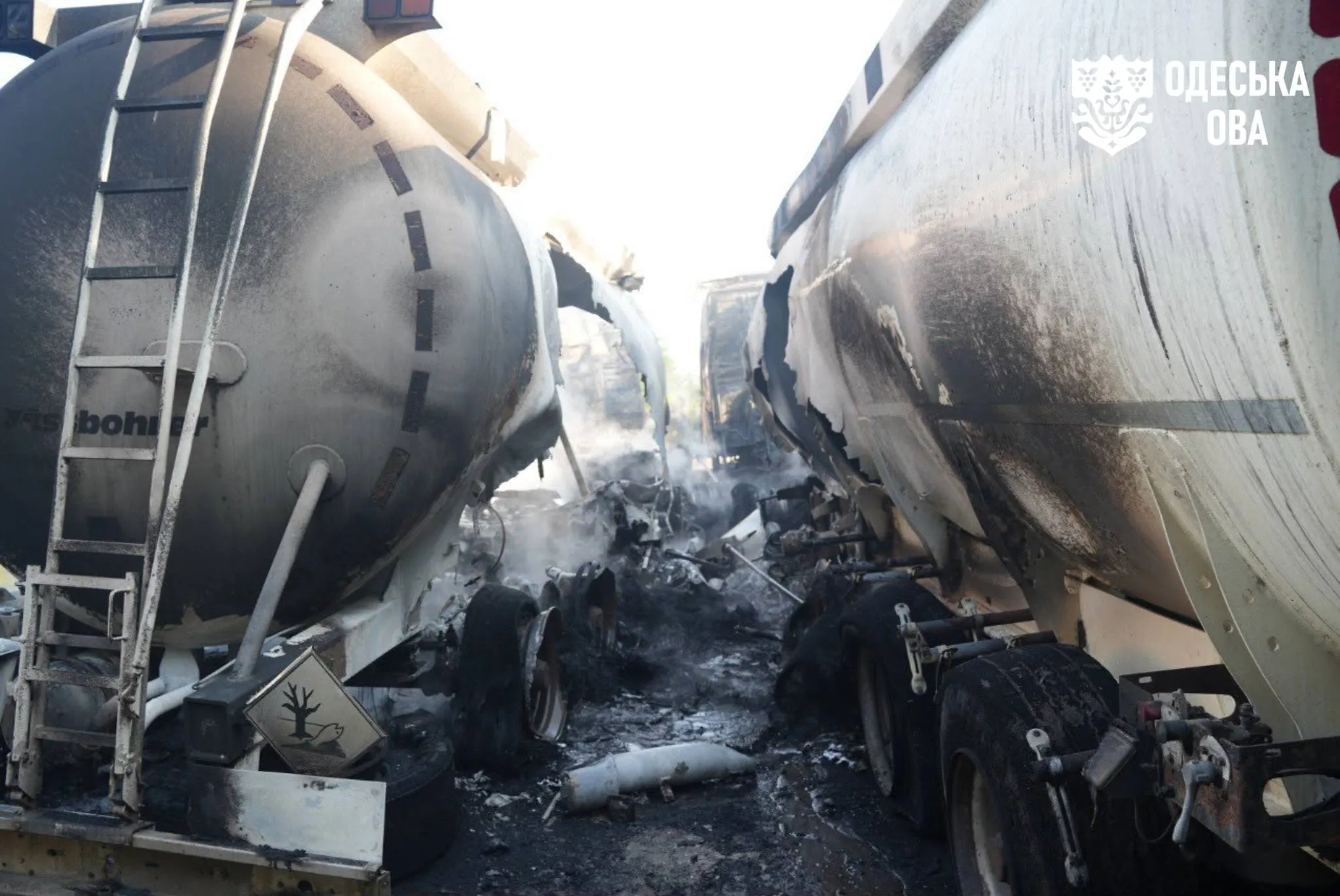 Russia attacked a facility in the Odesa region; tanker trucks caught fire