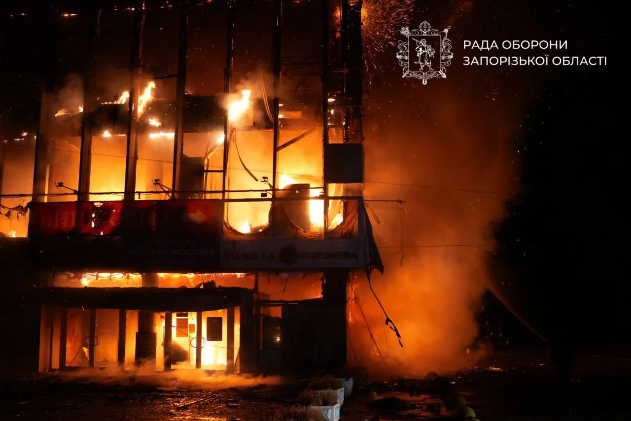 Video: Russia attacked Zaporizhzhia, damaging a shopping center and residential buildings