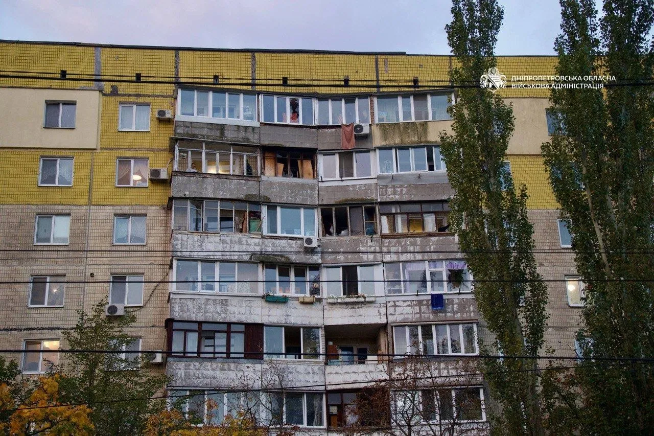 Россия в ходе атаки на Днепр повредила многоэтажный жилой дом