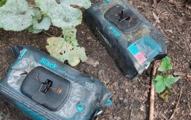 Russians are hiding explosives in wet wipes in the Kherson region
