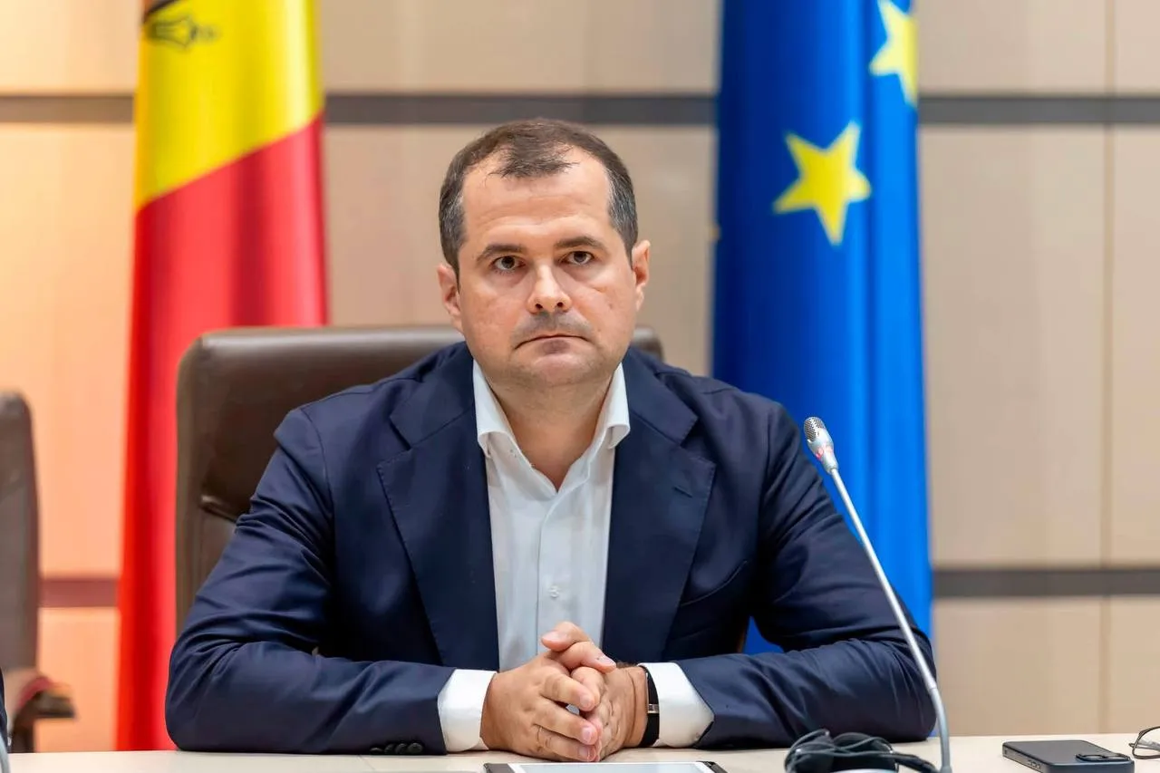 Парламент Молдовы утвердил новый Кабмин во главе с премьером Василе Тофаном