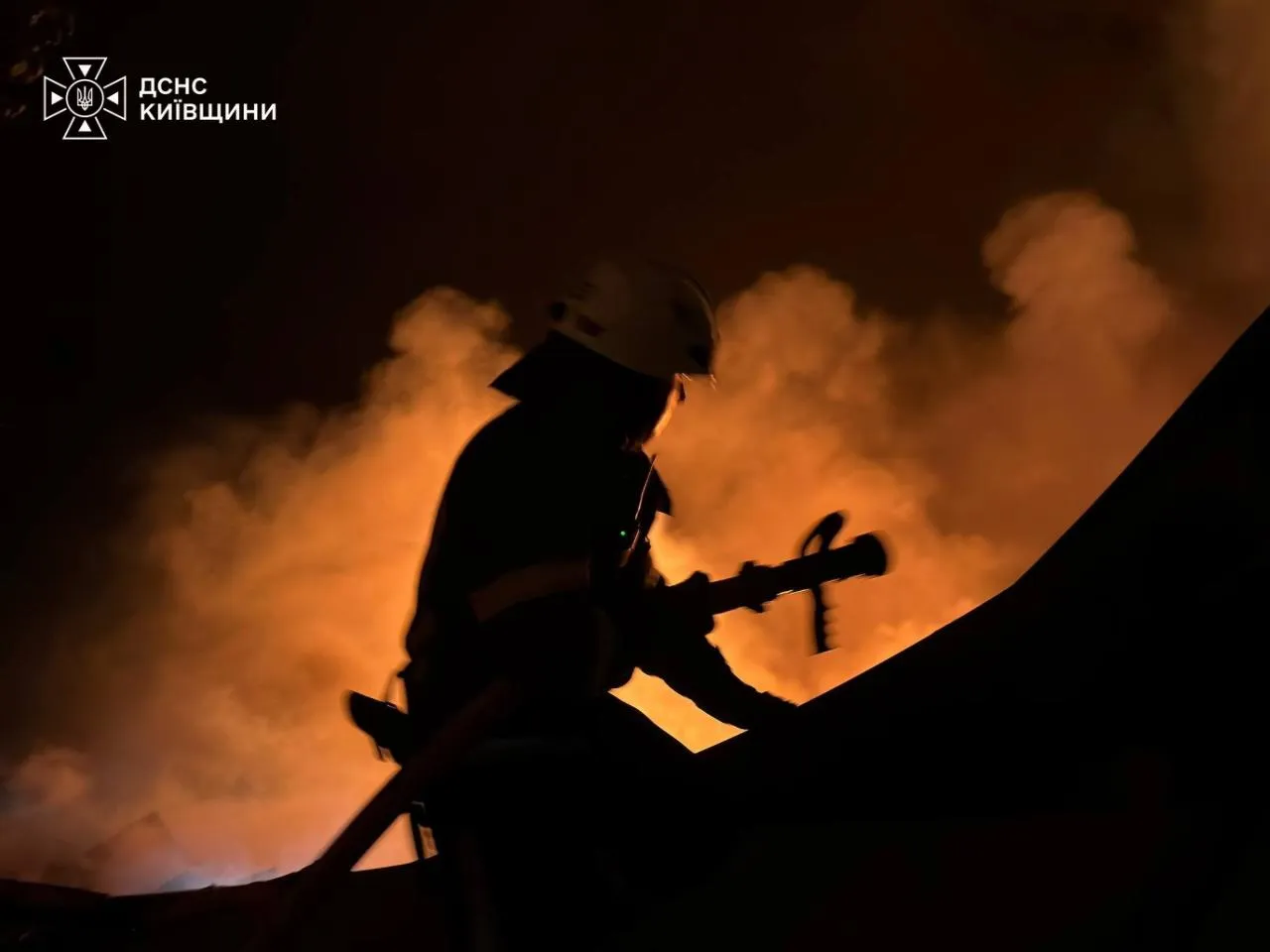 Russia launched a massive attack on Kyiv and the surrounding region: one person was killed, others were injured, and fires broke out