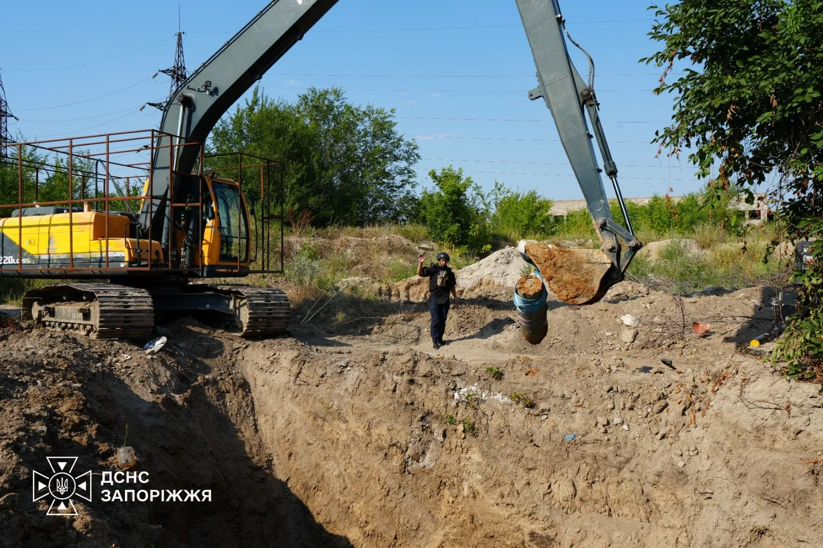 Photos, video: In the Zaporizhzhia region, State Emergency Service bomb disposal experts destroyed a Russian FAB-500 aerial bomb