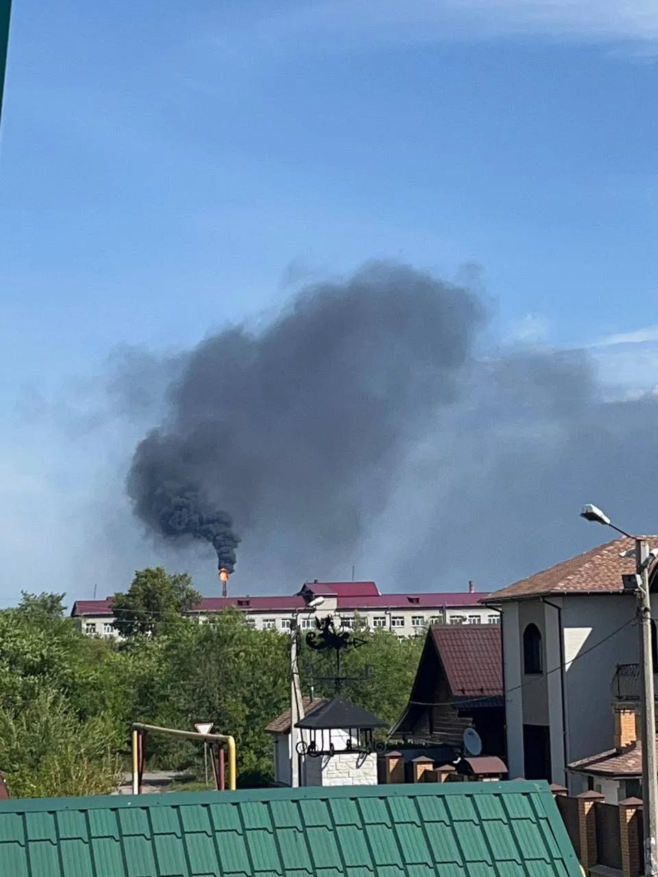Video: A fire broke out at the largest oil refinery in Russia's Far East