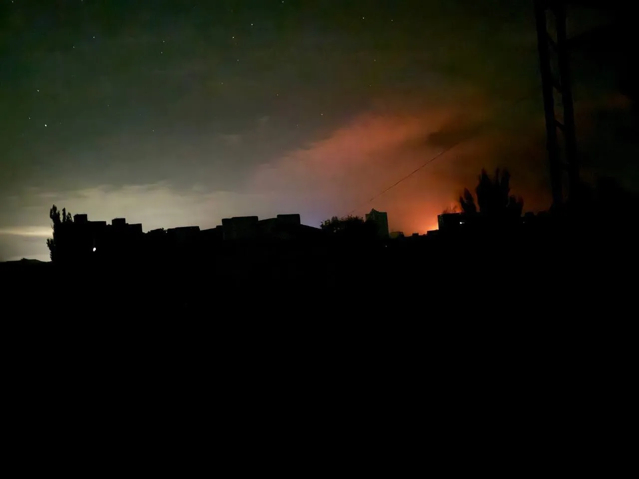 Видео: В оккупированных Донецке и Макеевке произошел блэкаут из-за пожара на подстанции