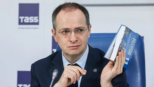 Росія знову почала оновлювати шкільні підручники з історії, — розвідка