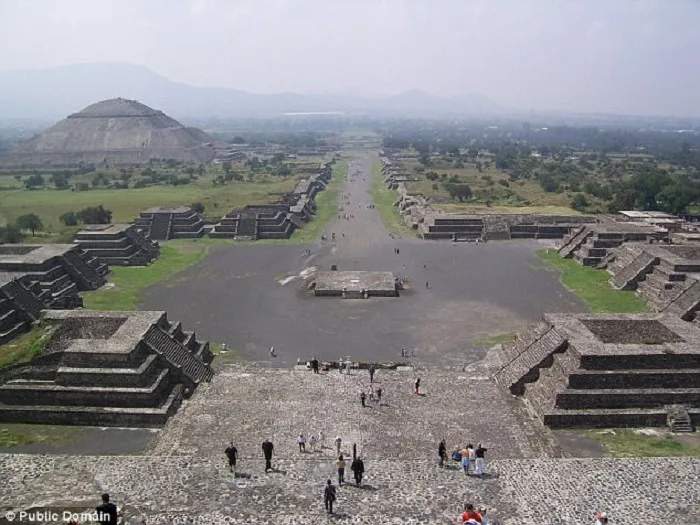 Відео: Чоловік влаштував стрілянину біля пірамід Теотіуакана, є поранені та загибла