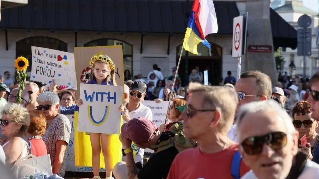 Більшість поляків підтримують депортацію безробітних українців призовного віку, — опитування