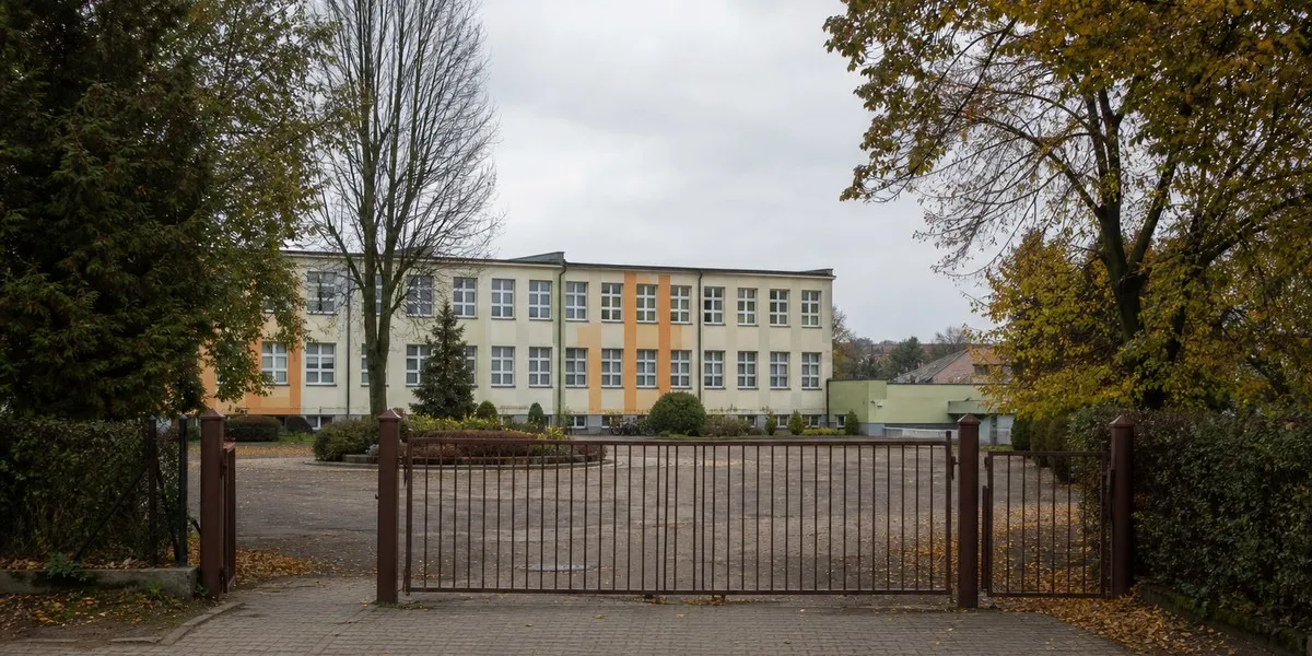 Szef MON mówi o dezinformacji po atakach w szkołach — Interia